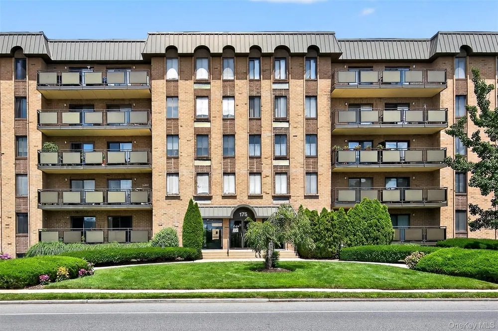 175 Maple Avenue #2M Westbury, NY 11590