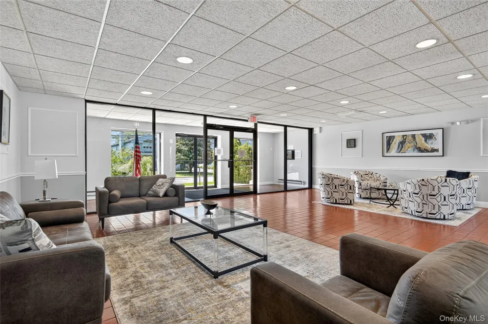 175 Maple Avenue #2M Westbury, NY 11590