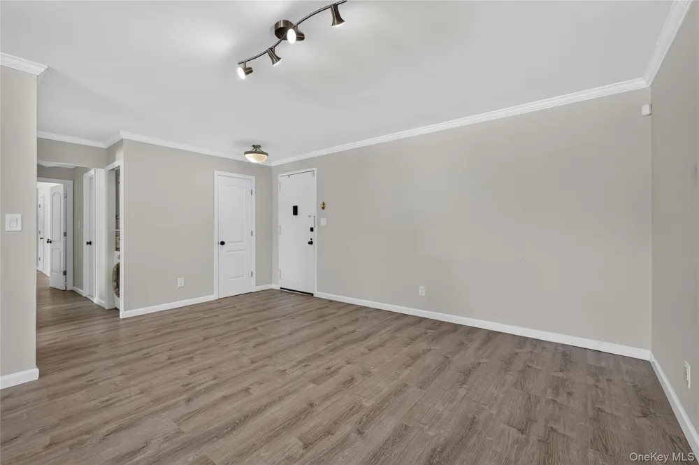 175 Maple Avenue #2M Westbury, NY 11590