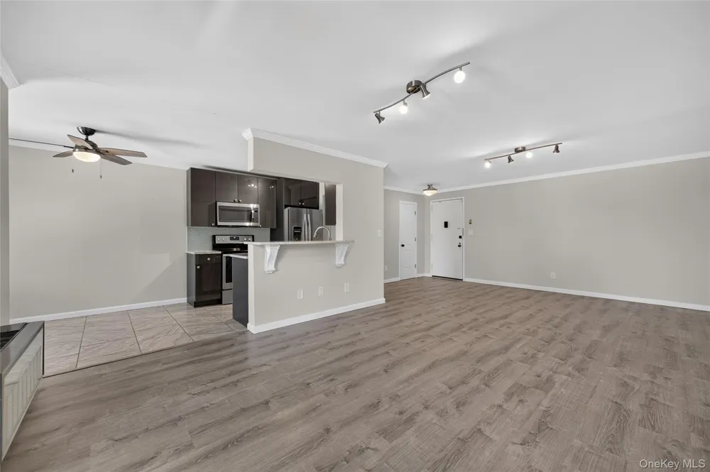 175 Maple Avenue #2M Westbury, NY 11590