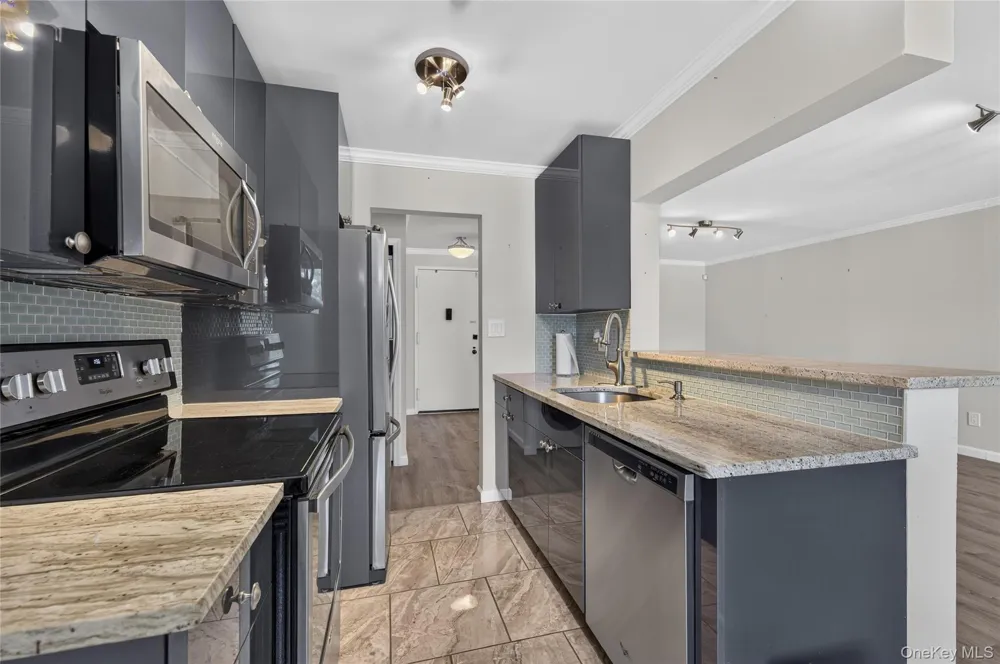 175 Maple Avenue #2M Westbury, NY 11590