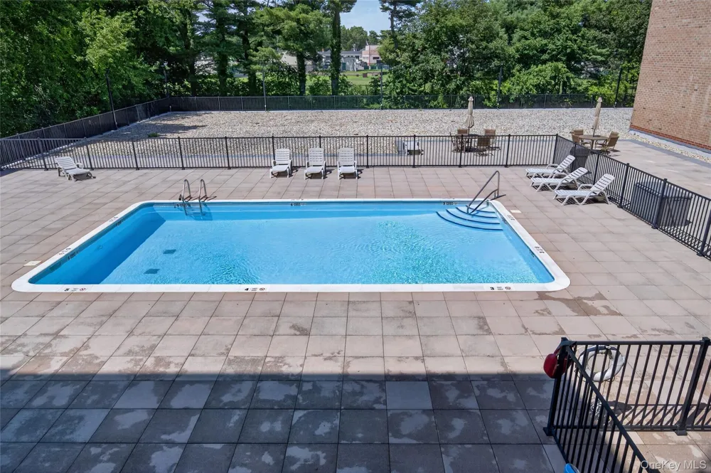 175 Maple Avenue #2M Westbury, NY 11590