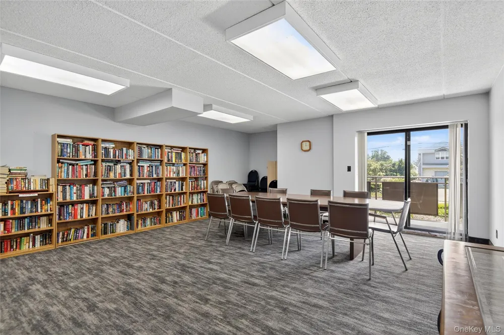 175 Maple Avenue #2M Westbury, NY 11590