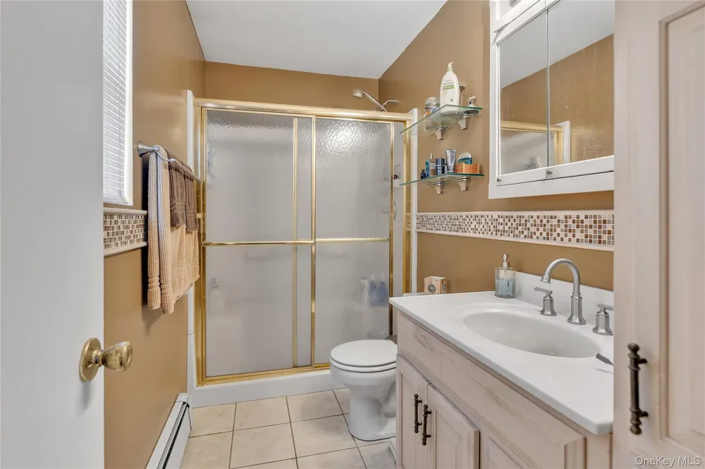 18 Glen Summer Road Holbrook, NY 11741