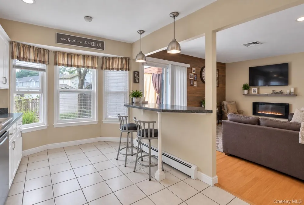 18 Glen Summer Road Holbrook, NY 11741