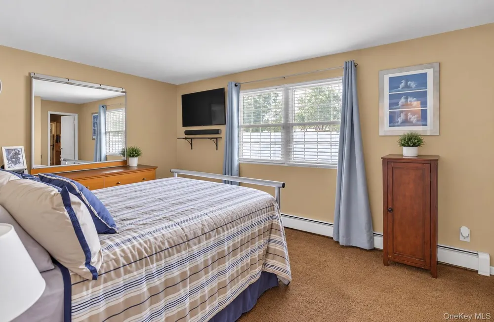 18 Glen Summer Road Holbrook, NY 11741