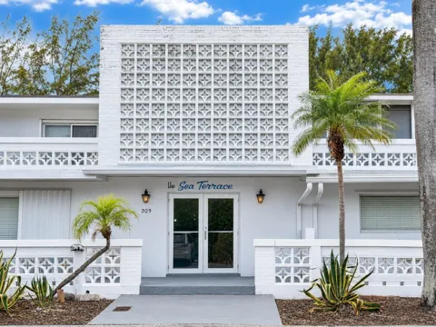 209 SE 6th Street #11