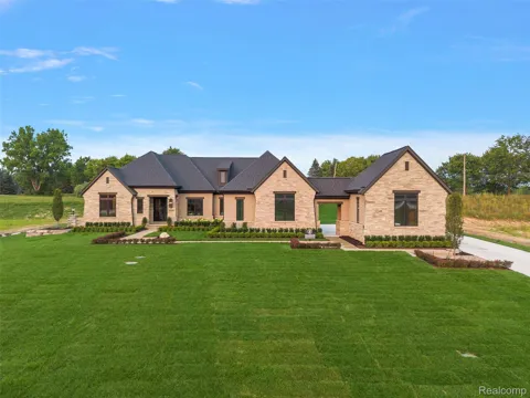 67736 Overlook Trail