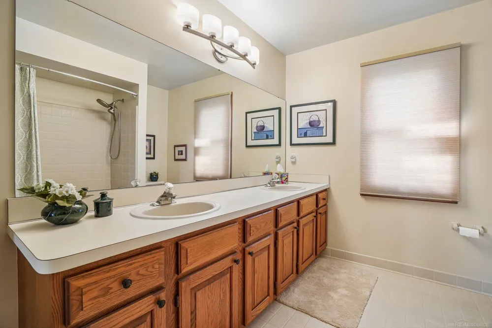 15792 Constitution Drive Macomb Township, MI 48044
