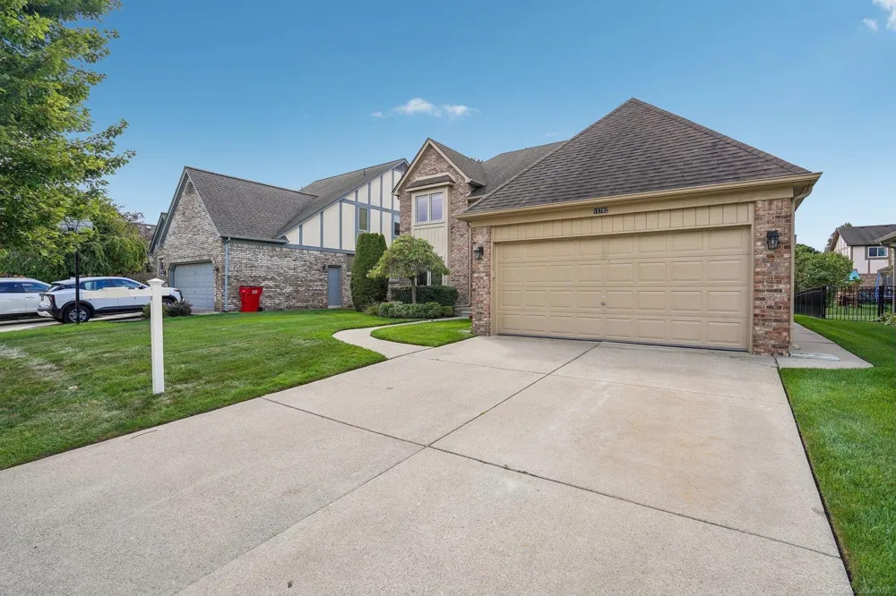 15792 Constitution Drive Macomb Township, MI 48044