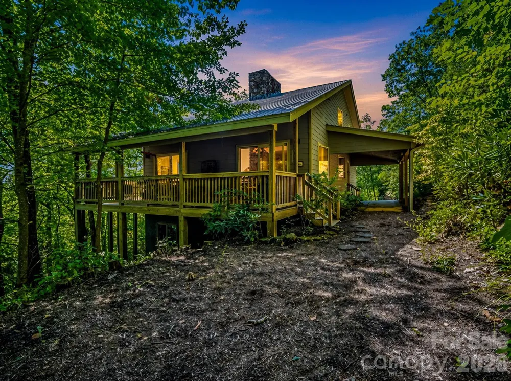 366 Summer Haven Road Swannanoa, NC 28778