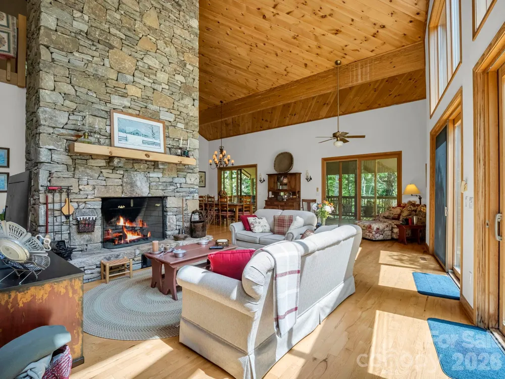 366 Summer Haven Road Swannanoa, NC 28778