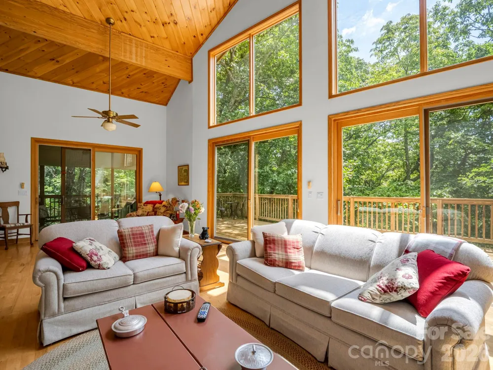 366 Summer Haven Road Swannanoa, NC 28778