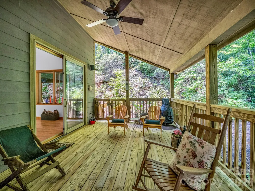 366 Summer Haven Road Swannanoa, NC 28778