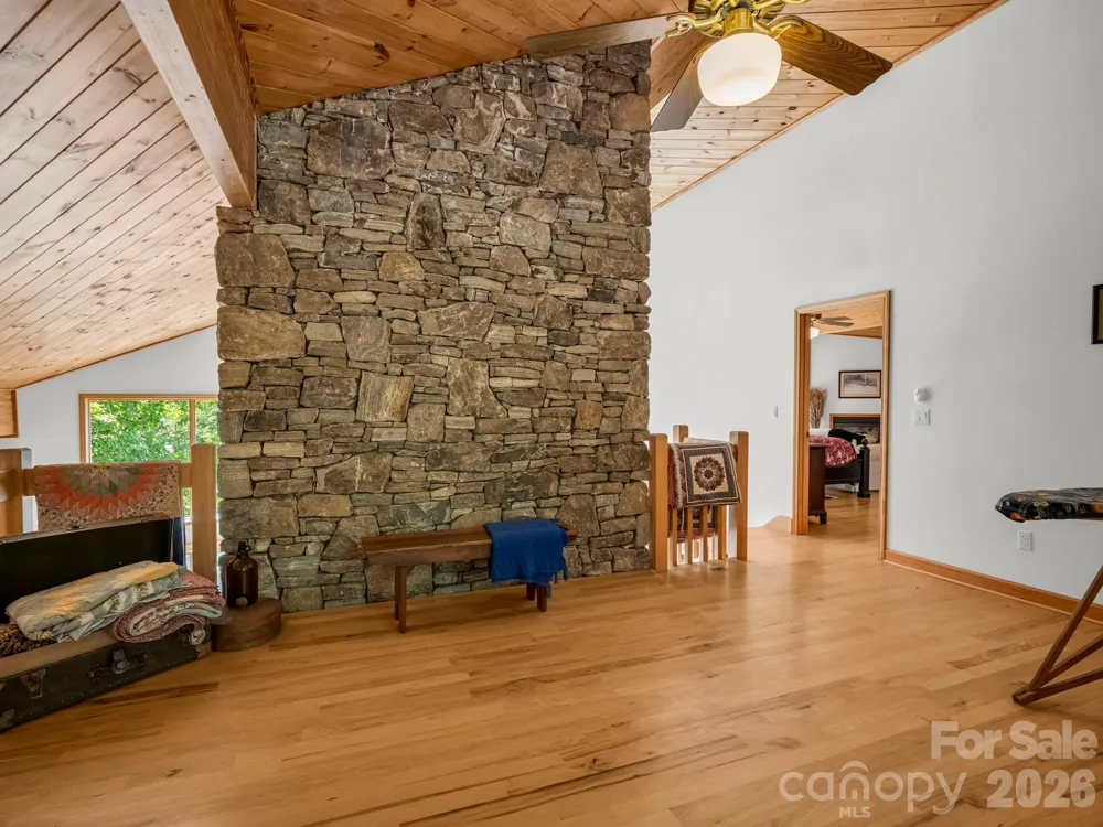 366 Summer Haven Road Swannanoa, NC 28778