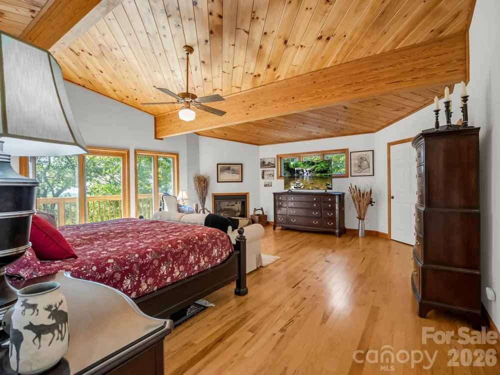 366 Summer Haven Road Swannanoa, NC 28778