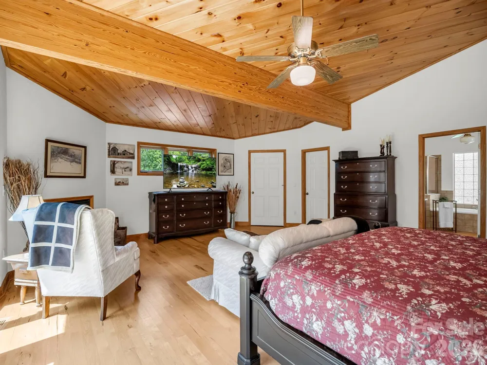 366 Summer Haven Road Swannanoa, NC 28778