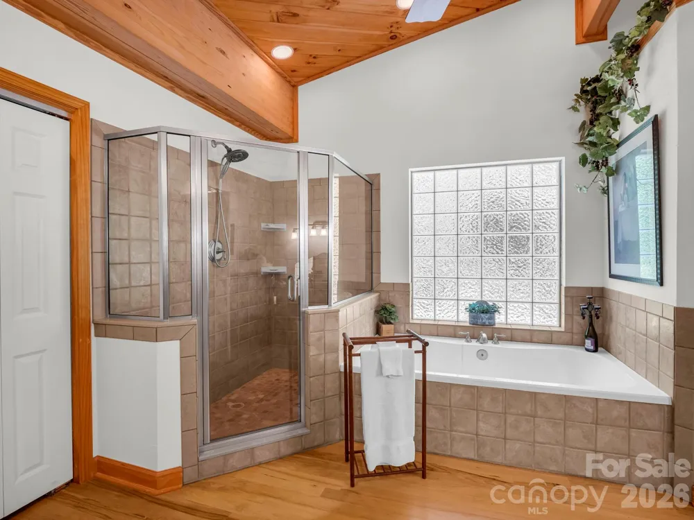 366 Summer Haven Road Swannanoa, NC 28778