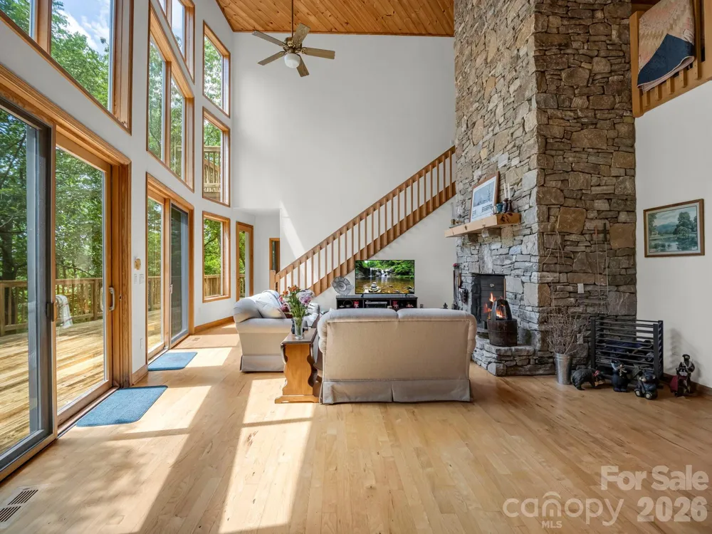 366 Summer Haven Road Swannanoa, NC 28778