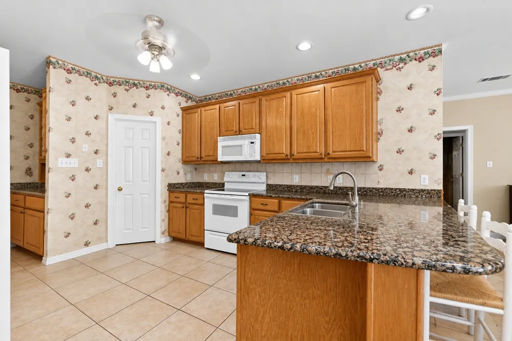 804 Waterloo Lake Drive Denison, TX 75020