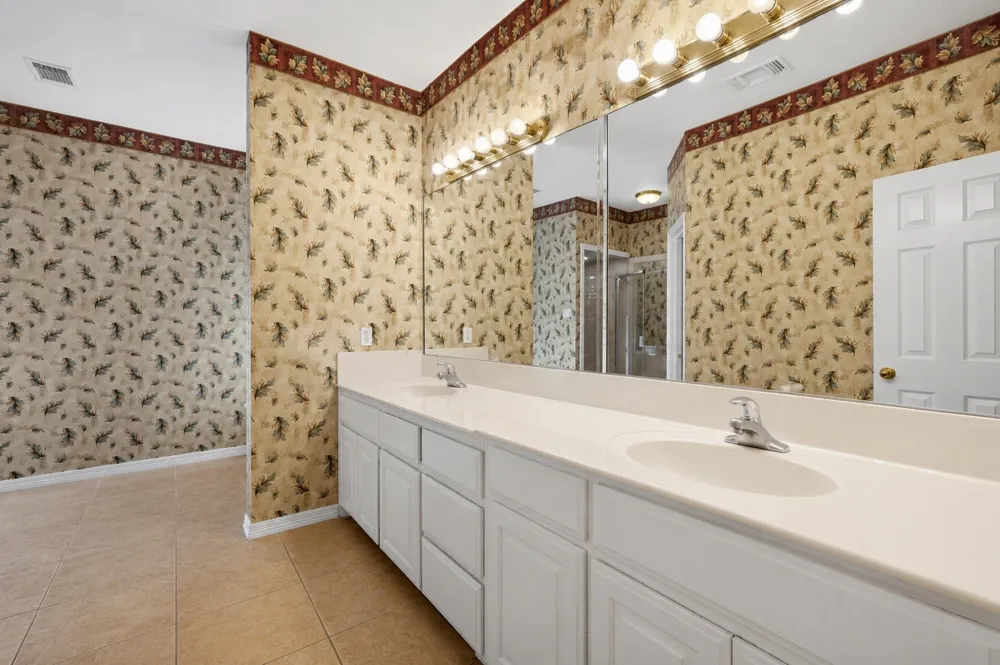 804 Waterloo Lake Drive Denison, TX 75020