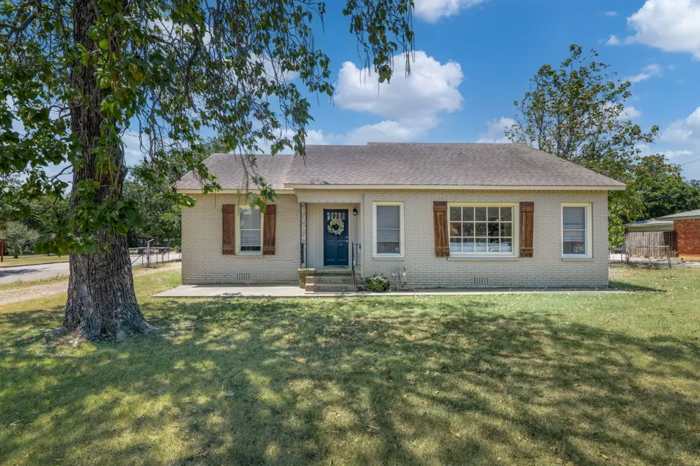 805 S Tyler Street McGregor, TX 76657