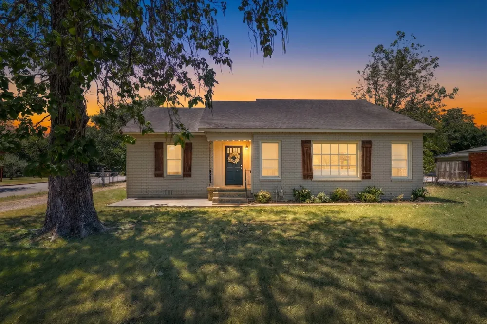 805 S Tyler Street McGregor, TX 76657