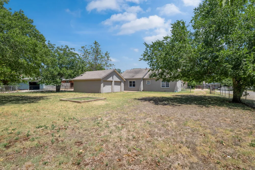 805 S Tyler Street McGregor, TX 76657