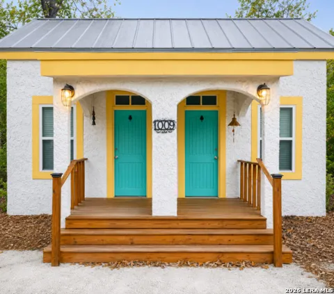 1009 GILLESPIE ST