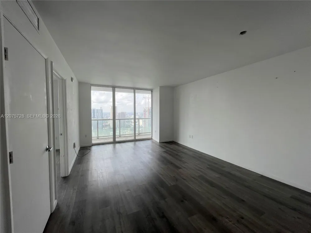 50 Biscayne Blvd #4105 Miami, FL 33132