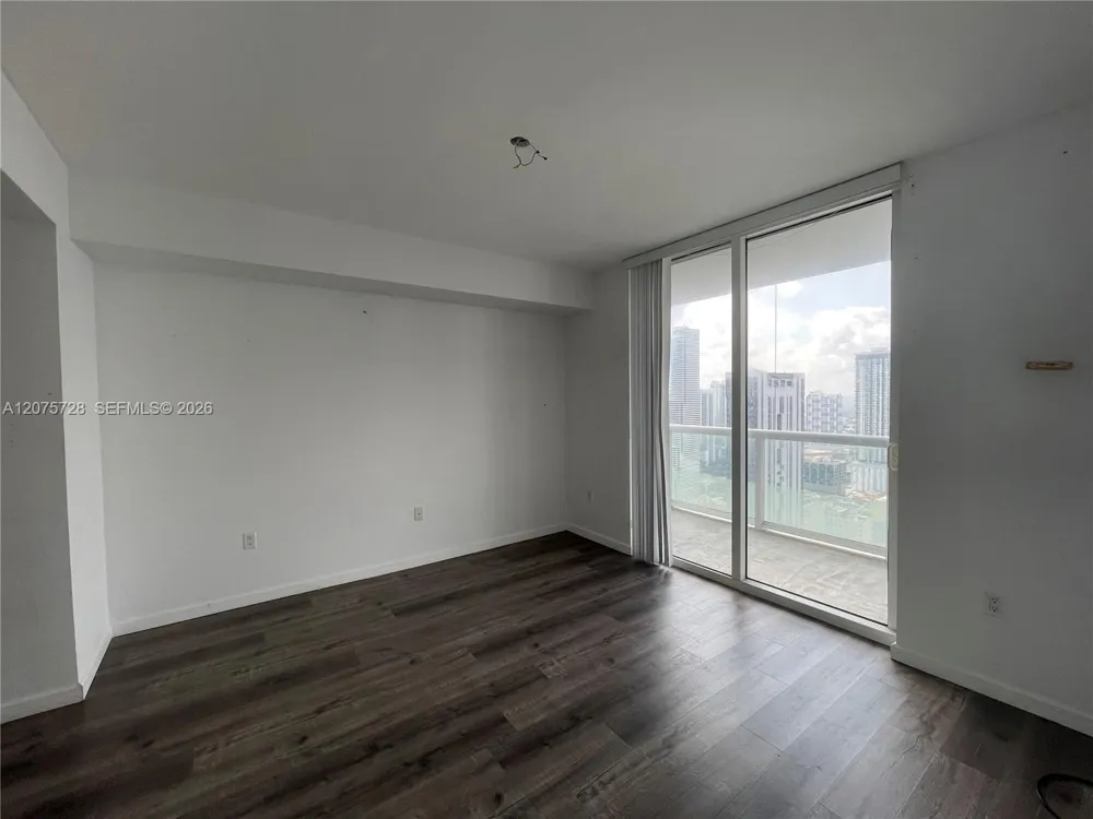 50 Biscayne Blvd #4105 Miami, FL 33132