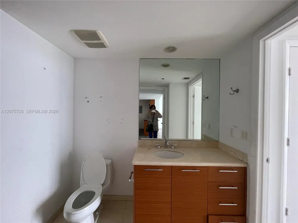 50 Biscayne Blvd #4105 Miami, FL 33132