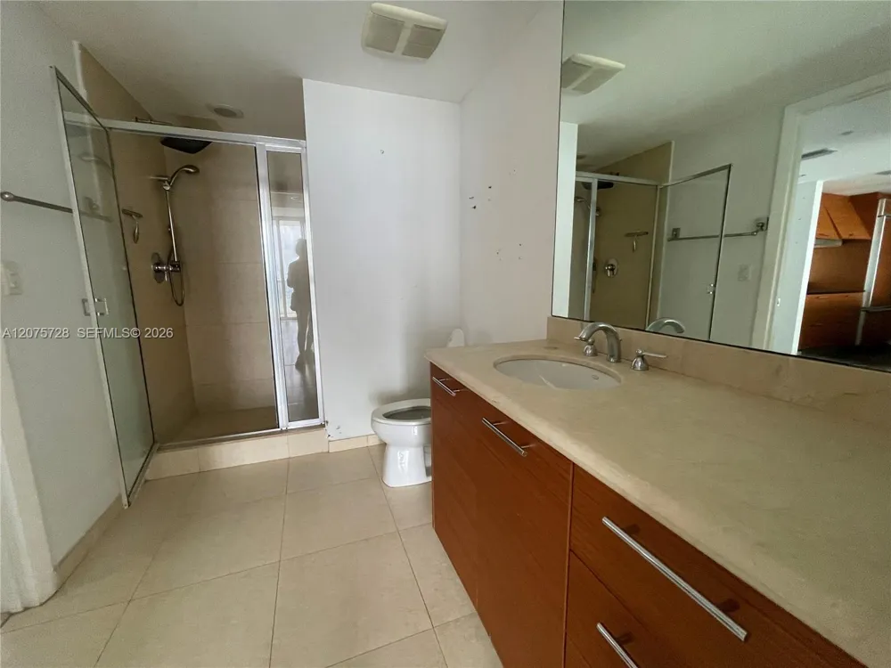 50 Biscayne Blvd #4105 Miami, FL 33132