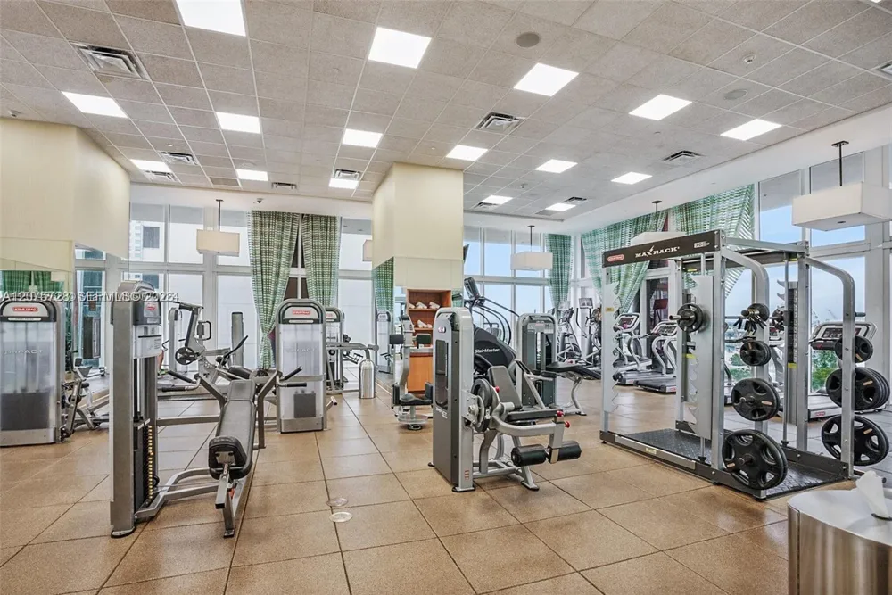 50 Biscayne Blvd #4105 Miami, FL 33132