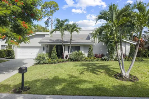 824 Foxpointe Circle