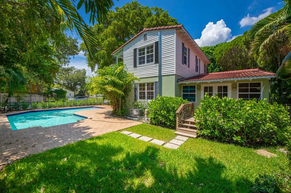 1601 SE 2ND STREET Fort Lauderdale, FL 33301
