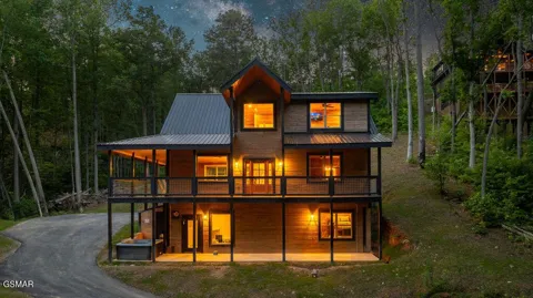 2176 Spurling Road