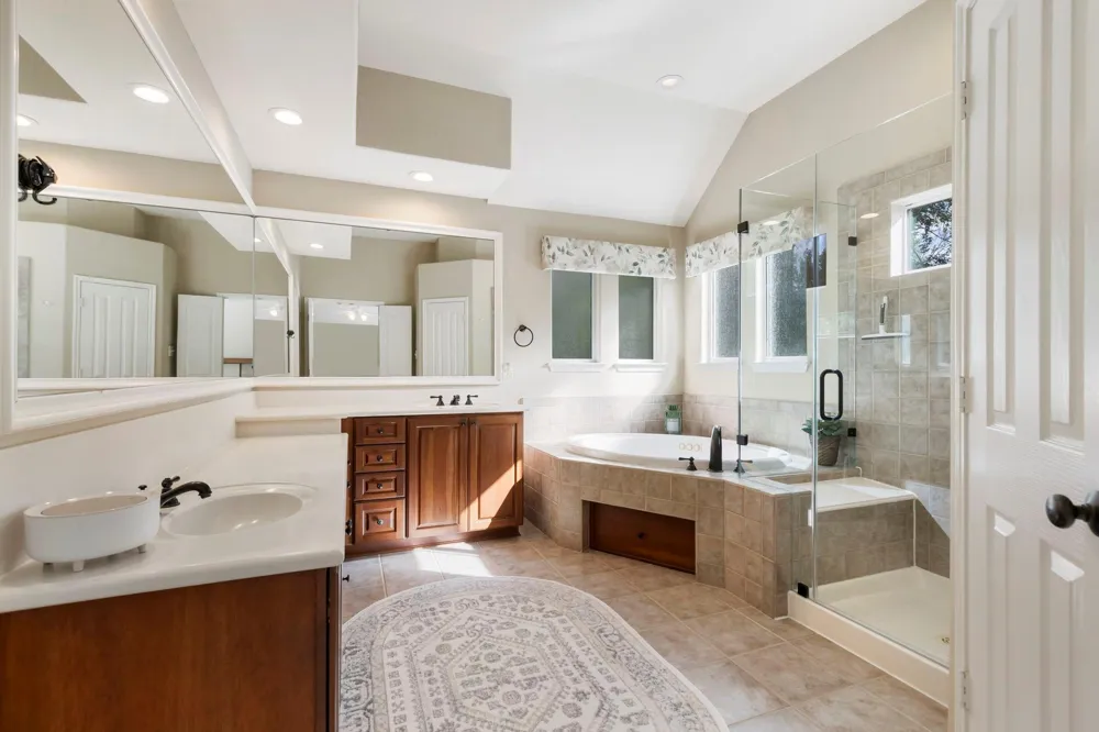 14 Middle Gate Place The Woodlands, TX 77382