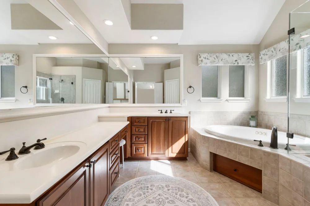 14 Middle Gate Place The Woodlands, TX 77382