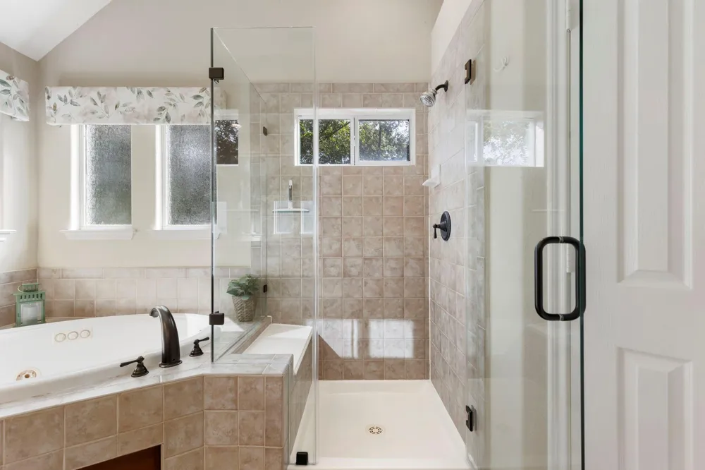 14 Middle Gate Place The Woodlands, TX 77382