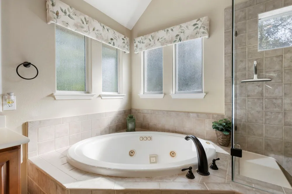 14 Middle Gate Place The Woodlands, TX 77382