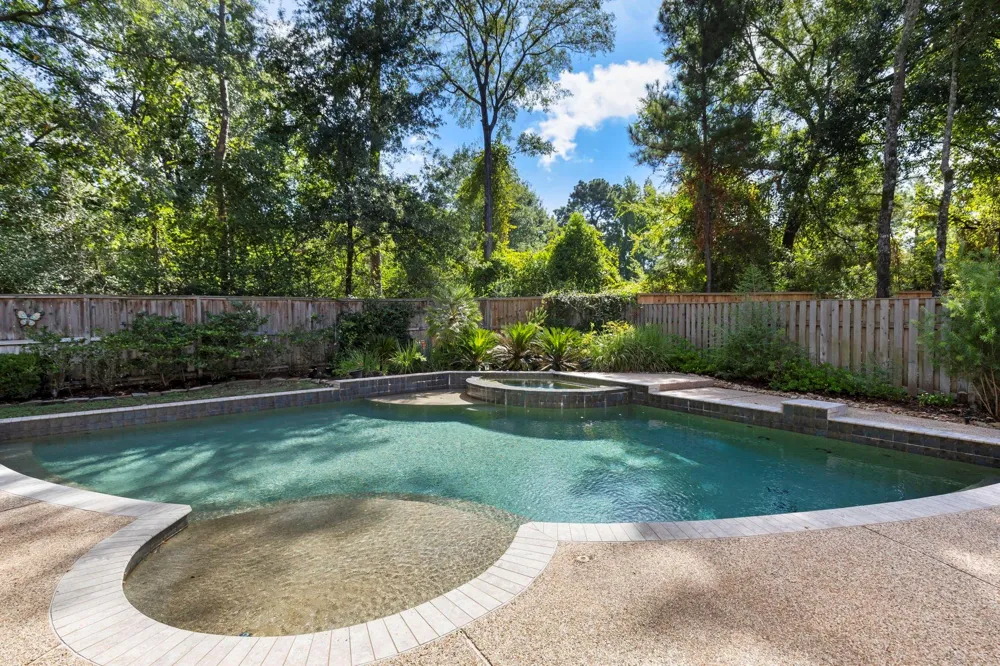 14 Middle Gate Place The Woodlands, TX 77382
