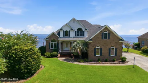 927 Stately Pines Road