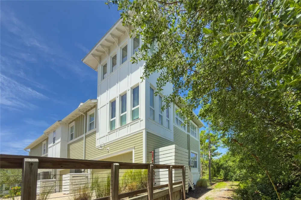 311 SAPPHIRE LAKE DRIVE #202 Bradenton, FL 34209