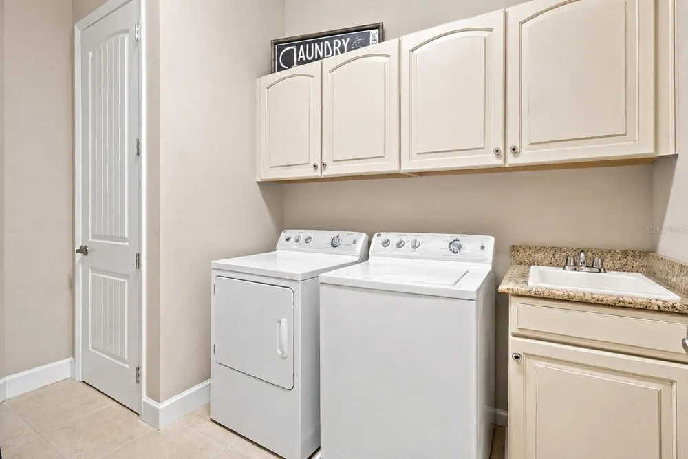 311 SAPPHIRE LAKE DRIVE #202 Bradenton, FL 34209