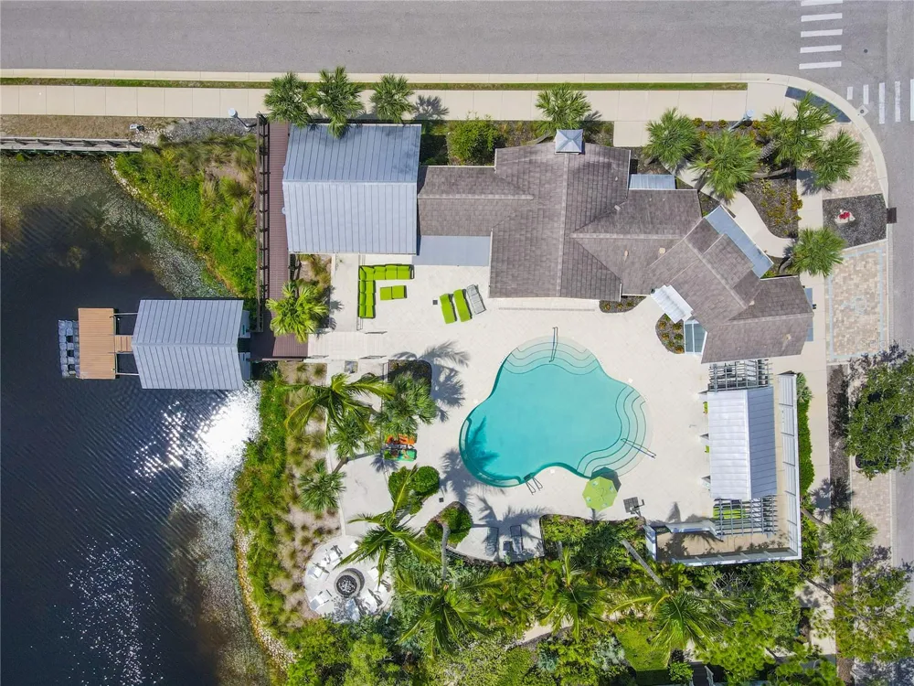311 SAPPHIRE LAKE DRIVE #202 Bradenton, FL 34209