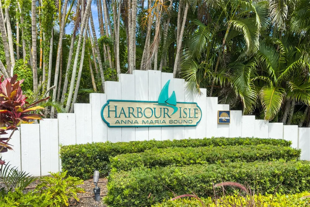 311 SAPPHIRE LAKE DRIVE #202 Bradenton, FL 34209