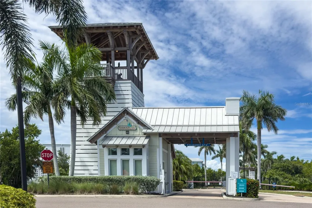 311 SAPPHIRE LAKE DRIVE #202 Bradenton, FL 34209