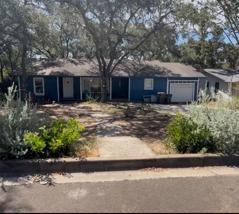134 E Hillcrest Drive