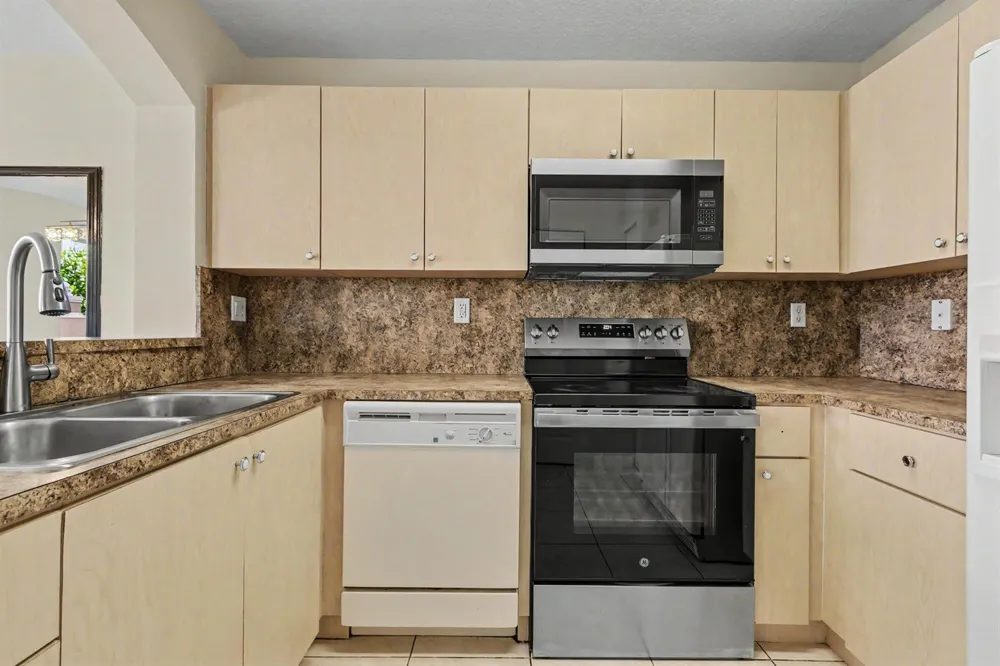 626 SW 106TH AVENUE #1512 Pembroke Pines, FL 33025